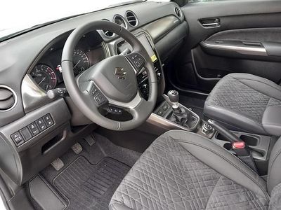 Neu Suzuki Vitara Comfort+ 2025 Cool white pearl metallic SUV