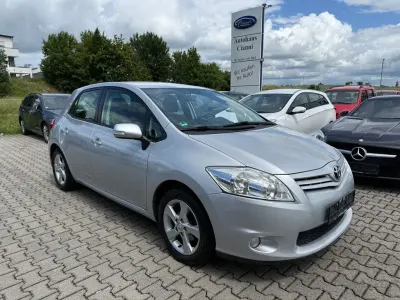 Gebraucht Toyota Auris Edition 132 PS (97 kW) 2011 Silber Kleinwagen