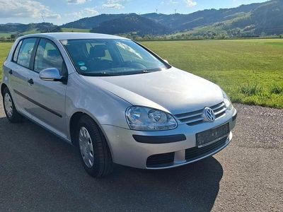 Second-hand VW Golf IV S 102 CP (75 kW) 2005 Argintiu Berlinǎ