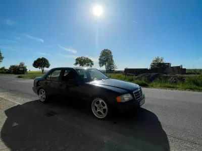 Gebraucht Mercedes C180 126 PS (92 kW) 1994 Schwarz Limousine