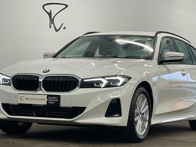 Alpinweiß uni Gebraucht 2024 BMW 320 Comfort Edition Kombi | 39.349 € (Fairer Preis)