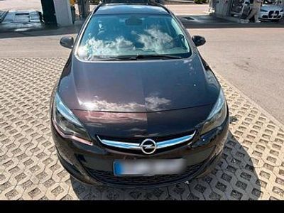 Gebraucht Opel Astra 140 PS (102 kW) 2014 Braun Kombi
