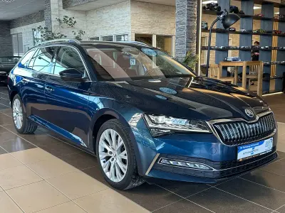Gebraucht Skoda Superb Style 218 PS (160 kW) 2022 Blau Kombi