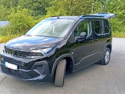 Gebraucht Peugeot Rifter Allure 110 PS (80 kW) 2024 Schwarz Van / Kleinbus