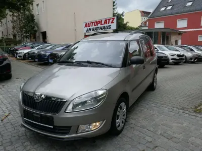 Gebraucht Skoda Roomster Plus Edition 69 PS (50 kW) 2014 Bezova capuccino/capuccino bei Van / Kleinbus