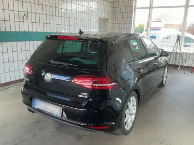 Gebraucht VW Golf VII Highline 125 PS (91 kW) 2015 Schwarz Limousine