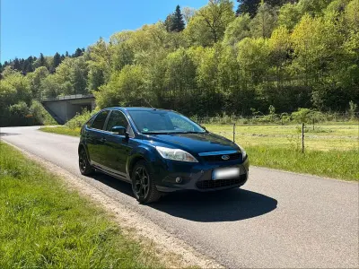 Second-hand Ford Focus 101 CP (74 kW) 2010 Albastru Hatchback