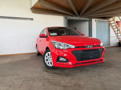 Gebraucht Hyundai i20 Select 75 PS (55 kW) 2019 Rot Kleinwagen