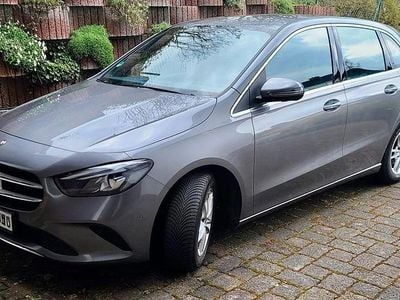 Gebraucht Mercedes B180 Progressive 136 PS (100 kW) 2019 Grau Van / Kleinbus