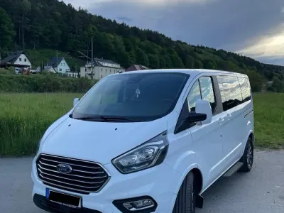 Gebraucht Ford Tourneo Titanium 170 PS (125 kW) 2018 Weiß Van / Kleinbus