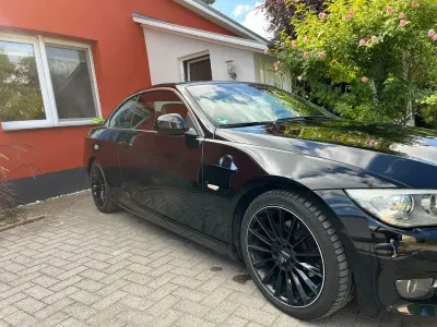 Gebraucht BMW 318 Cabriolet 143 PS (105 kW) 2012 Schwarz Cabrio