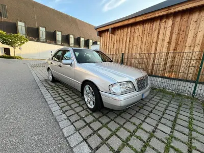 Gebraucht Mercedes C220 150 PS (110 kW) 1995 Silber Limousine
