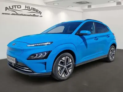 Gebraucht Hyundai Kona Trend 100 kW (136 PS) 2023 Blau SUV