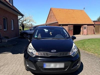 Second-hand Kia Rio 108 CP (79 kW) 2012 Negru Hatchback