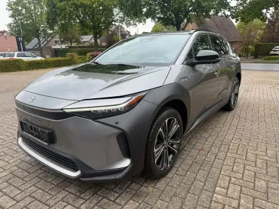 Gebraucht Toyota bZ4X 150 kW (204 PS) 2023 Silber SUV