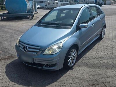 Mercedes B200