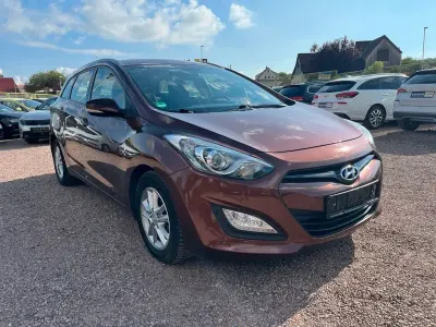 Gebraucht Hyundai i30 Trend 135 PS (99 kW) 2013 Braun Kombi