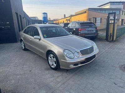 Beige Gebraucht 2003 Mercedes E200 Limousine | 5.990 € (Fairer Preis)