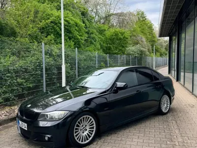 Używany BMW 320 177 KM (130 kW) 2009 Czarny Sedan/Limuzyna