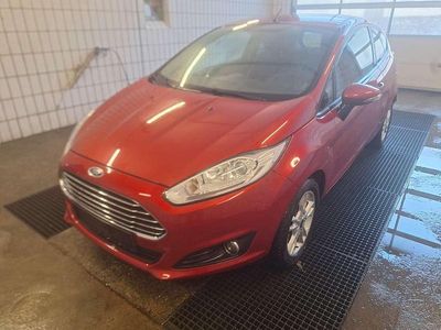 Candyrot metallic Gebraucht 2015 Ford Fiesta Trend Kleinwagen | 4.999 € (Fairer Preis)