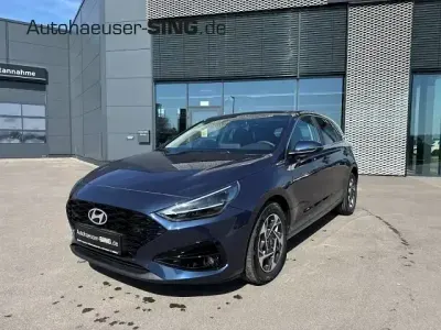 Neu Hyundai i30 140 PS (102 kW) 2025 Blau Limousine