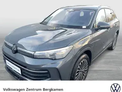 Gebraucht VW Tiguan Life 204 PS (150 kW) 2025 Grau SUV
