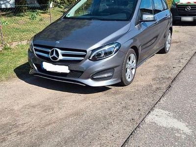 Gebraucht Mercedes B200 Urban 156 PS (114 kW) 2016 Grau Van / Kleinbus