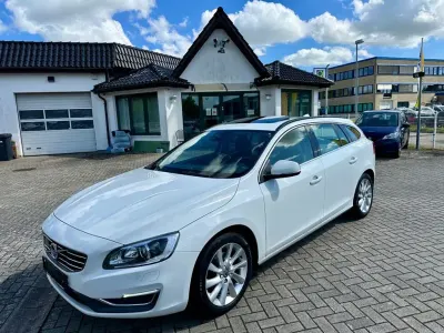 Gebraucht Volvo V60 Momentum 181 PS (133 kW) 2015 Weiß Kombi