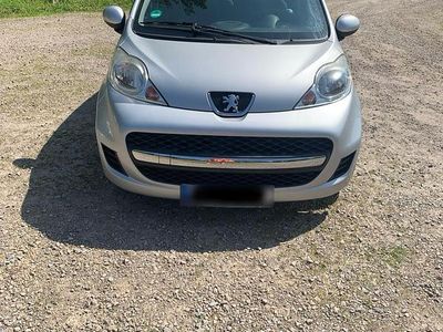 Usata Peugeot 107 68 CV (50 kW) 2010 Argento Utilitaria