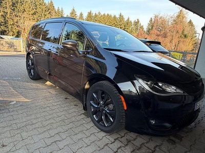 Schwarz Gebraucht 2019 Chrysler Pacifica Limited Van / Kleinbus | 29.999 €
