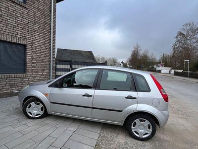 Gebraucht Ford Fiesta 69 PS (50 kW) 2004 Grau Kleinwagen