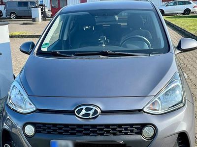 Gebraucht Hyundai i10 67 PS (49 kW) 2018 Grau Kleinwagen
