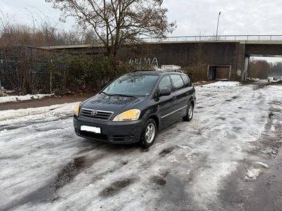 Schwarz Gebraucht 2003 Toyota Avensis Verso Van / Kleinbus | 3.500 €