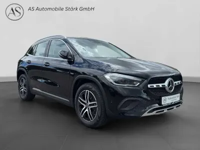 Gebraucht Mercedes 200 Progressive 163 PS (119 kW) 2023 Kosmosschwarz  metalliclack SUV