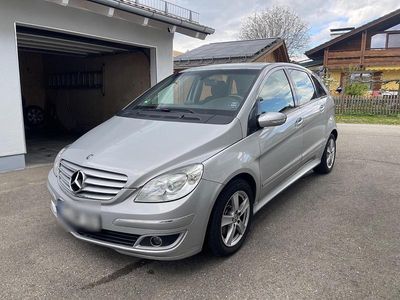 Usata Mercedes B200 140 CV (102 kW) 2006 Argento Monovolume