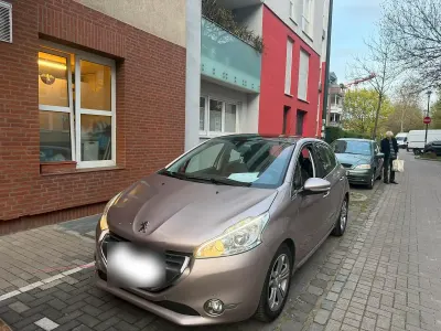 Gebraucht Peugeot 207 85 PS (62 kW) 2013 Andere farben Limousine