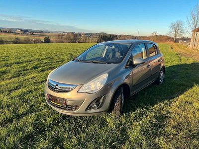 Gold Gebraucht 2013 Opel Corsa Kleinwagen | 3.900 € (Etwas zu teuer)