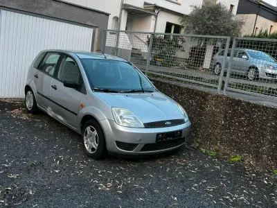 Gebraucht Ford Fiesta 59 PS (43 kW) 2005 Grau Kleinwagen