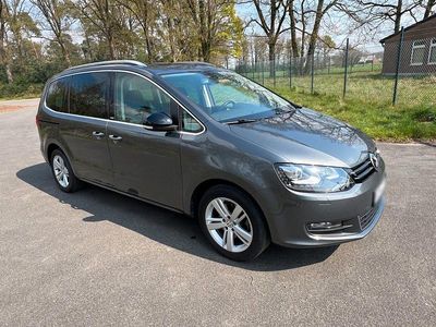 Second-hand VW Sharan 170 CP (125 kW) 2011 Gri Monovolum