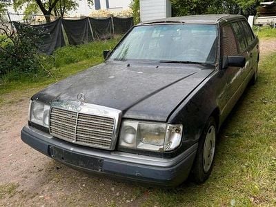 Second-hand Mercedes 200 75 CP (55 kW) 1992 Negru Berlinǎ