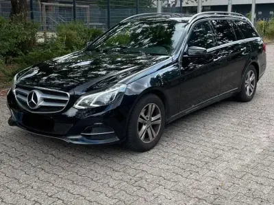 Gebraucht Mercedes E220 Avantgarde 170 PS (125 kW) 2015 Schwarz Kombi