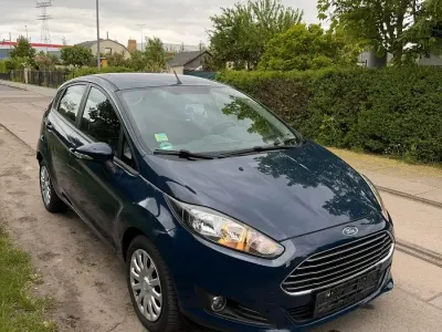 Używany Ford Fiesta 68 KM (50 kW) 2012 Niebieski Sedan/Limuzyna