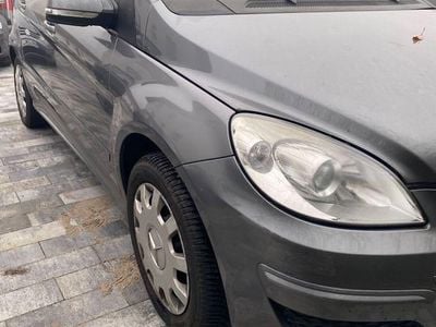 Grau Gebraucht 2010 Mercedes B200 Van / Kleinbus | 4.300 € (Superpreis)