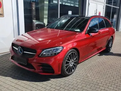Gebraucht Mercedes C300 AMG line 258 PS (189 kW) 2019 Rot Kombi