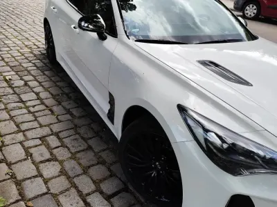 Gebraucht Kia Stinger 200 PS (147 kW) 2018 Weiß Kleinwagen