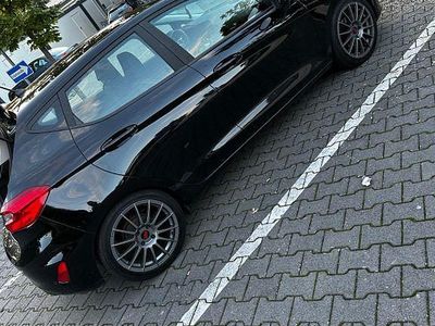Schwarz Gebraucht 2017 Ford Fiesta Cool & Connect Kleinwagen | 6.700 € (Fairer Preis)