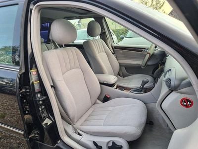 Second-hand Mercedes C200 Elegance 122 CP (89 kW) 2005 Negru Berlinǎ