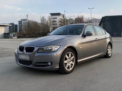 Gebraucht BMW 318 142 PS (104 kW) 2010 Andere farben Limousine