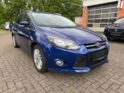 Gebraucht Ford Focus Titanium 140 PS (102 kW) 2014 Blau Limousine