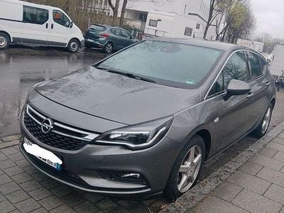 Gebraucht Opel Astra Dynamic 150 PS (110 kW) 2016 Grau Limousine